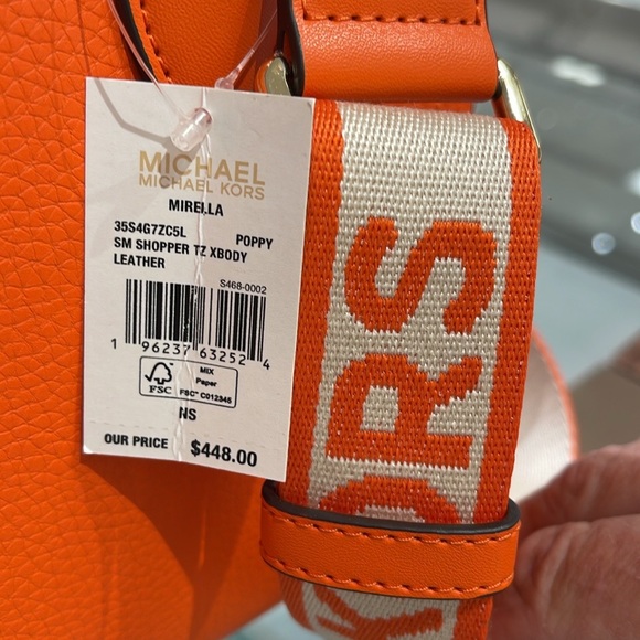 Michael Kors Mirella Small Pebbled Leather Shopper Top Zip Crossbody XBODY
Poppy - Picture 9 of 16